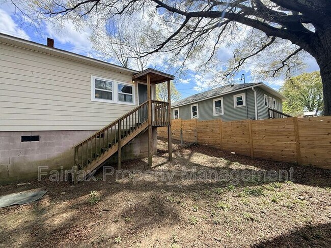 Building Photo - 919 Washington St