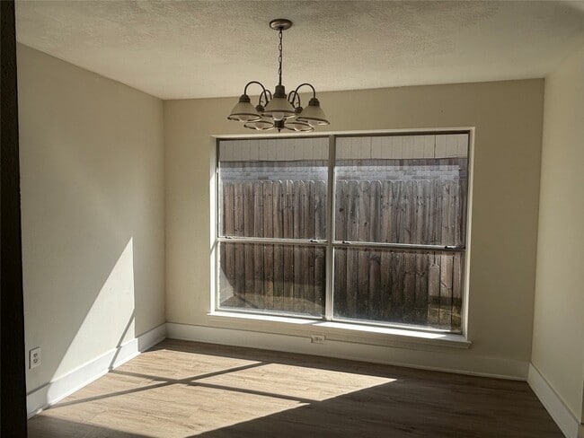 Building Photo - 2014 Lexington Woods Dr