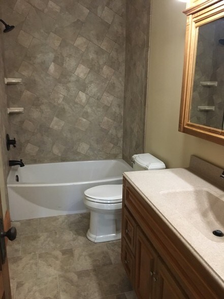 Building Photo - 622 S 11th St