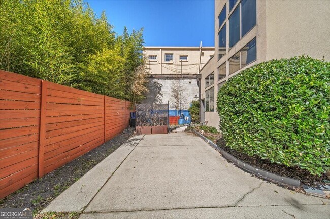 Building Photo - 307 Cherokee Ave SE