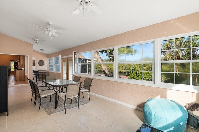 Building Photo - 922 Jackson Way