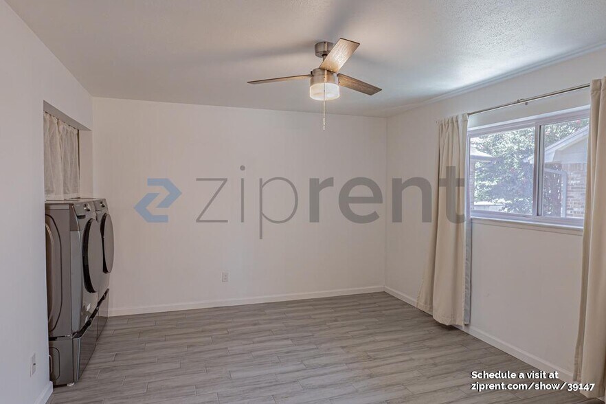 Building Photo - 8087 Meadow Rd