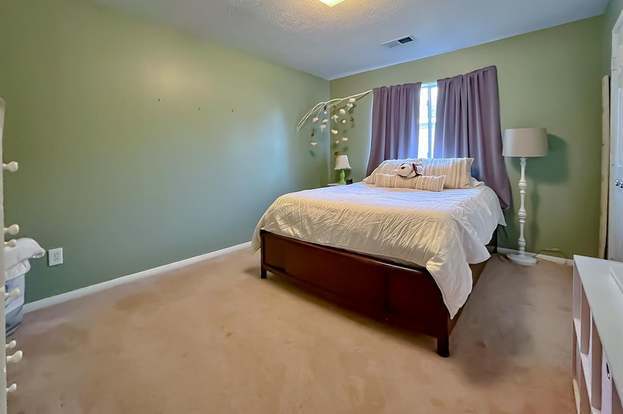 Building Photo - 1809 Village Ct Ln