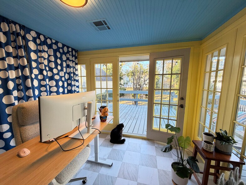 Building Photo - 2023 E 14th Pl