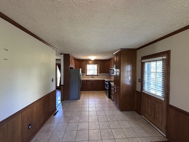 Building Photo - 881 Little Creek Rd