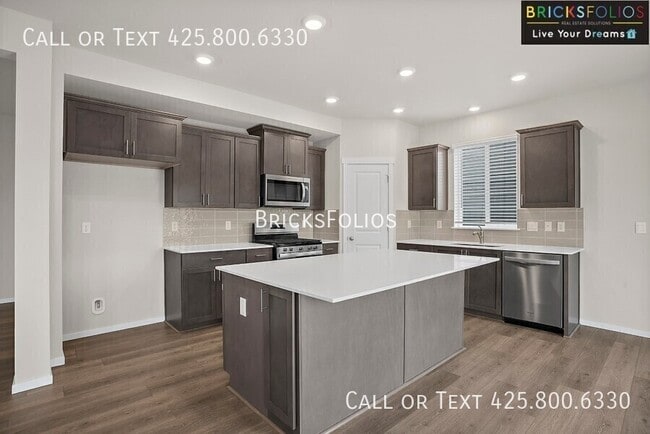 Building Photo - 1209 SW Pendleton Way