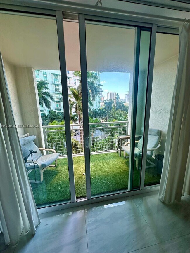 Building Photo - 2000 N Bayshore Dr