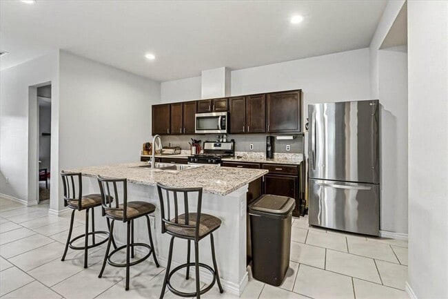 Building Photo - 2322 Sky Crest Dr