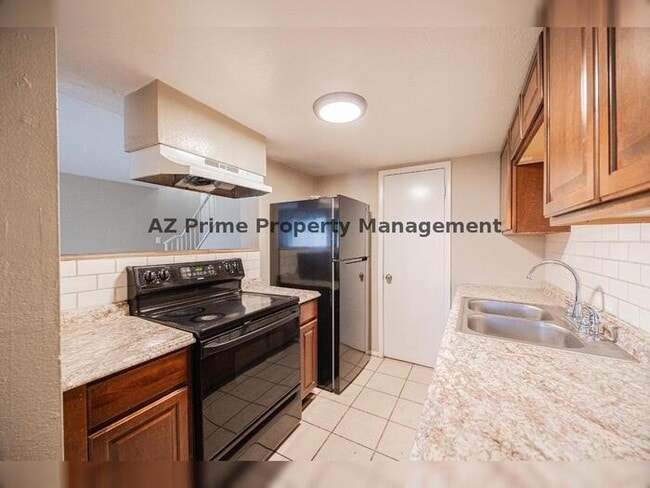 Building Photo - 5041 N 39th Dr