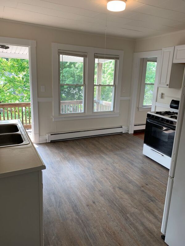 Building Photo - 70 Maple St