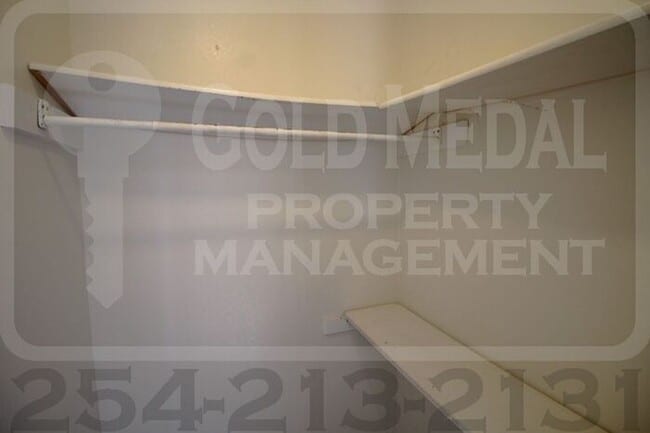 Building Photo - 1803 Cedarhill Dr