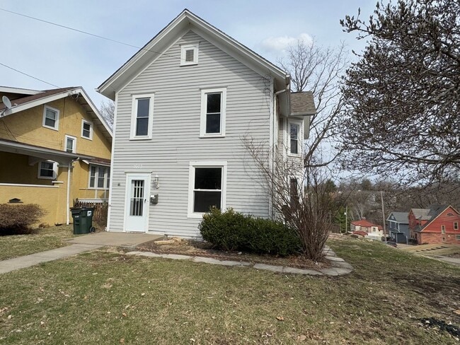 Building Photo - 4 bedroom home in the East Village of Dave...