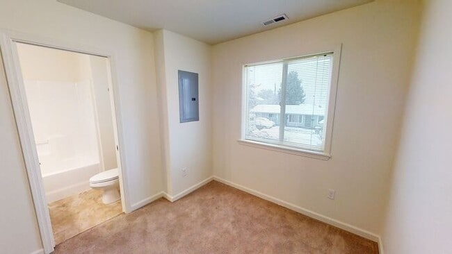 Building Photo - Now Showing- Charming 3-Bedroom Townhome in Lively Lents Neighborhood - Your New Home Awaits!