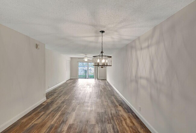 Building Photo - 2845 SW 22nd Ave