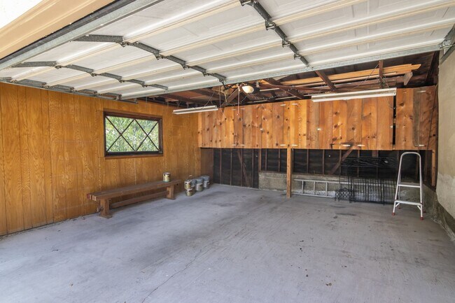 Building Photo - 22436 Avenue San Luis