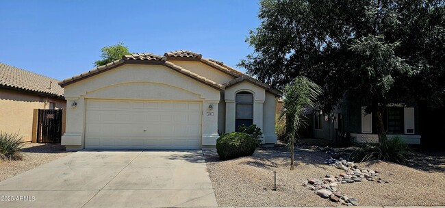 Building Photo - 841 E Lovegrass Dr