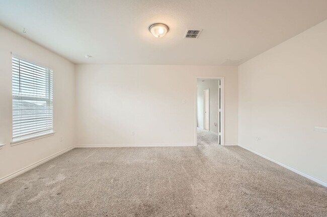 Building Photo - Convenient to Lackland!