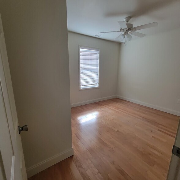 Building Photo - 202 Cathey Rd