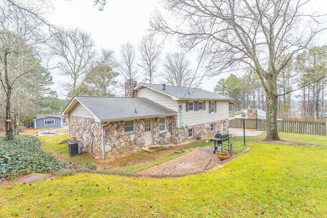 Building Photo - 4 Bedroom Rental in East Brainerd!