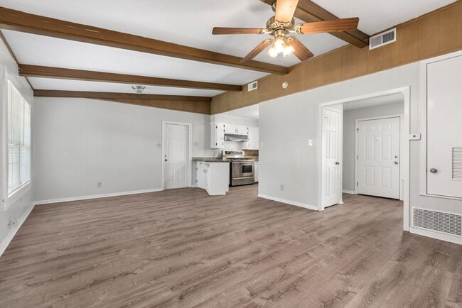 Building Photo - AUGUST PRE-LEASE Centrally Located Updated...