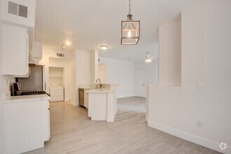 Building Photo - UPGRADED 2 BEDROOM CONDO!