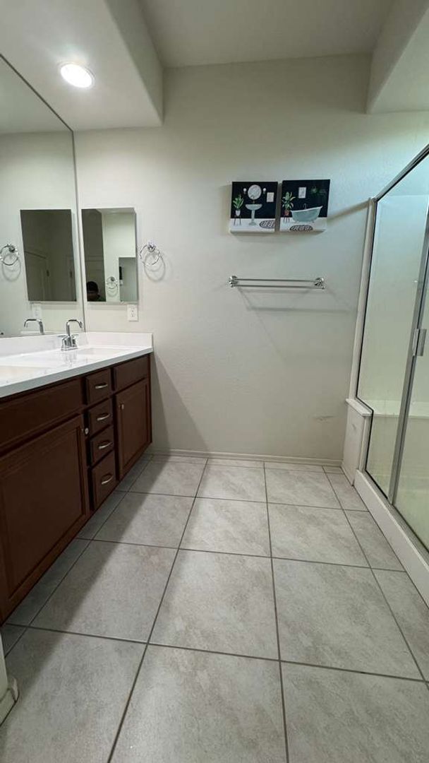 Building Photo - Home for rent