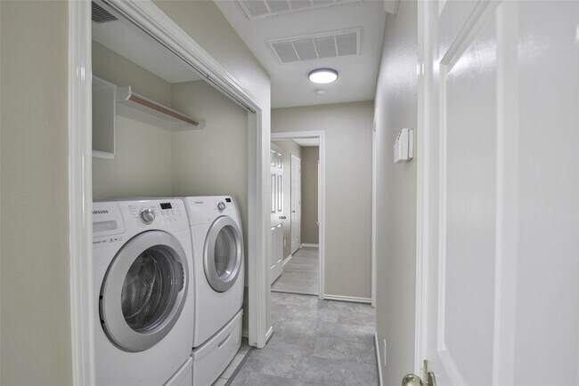 Building Photo - 6406 Caminito Trail