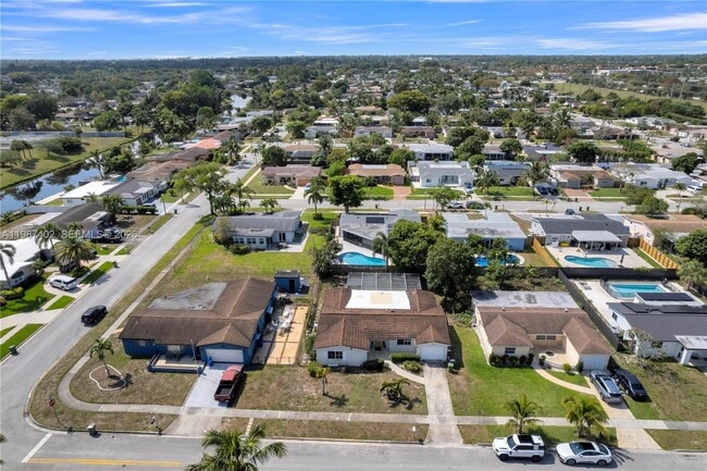 Building Photo - 6924 NW 8th Ct