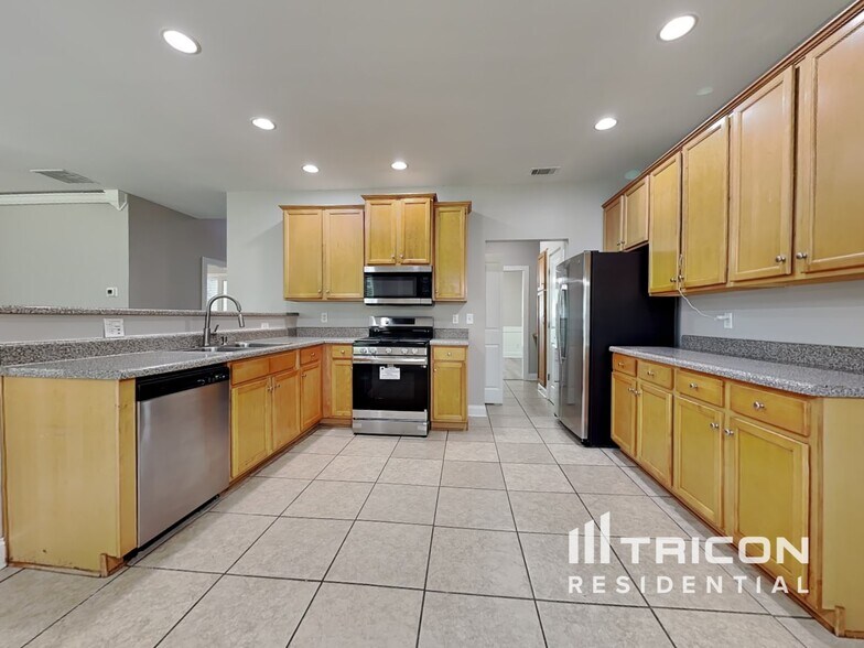 Building Photo - 294 Sweetwater Bridge Cir