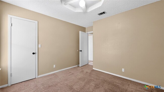 Building Photo - 3507 Christie Dr