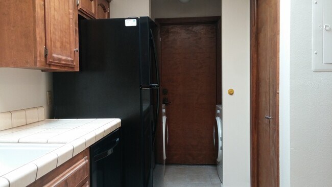 Building Photo - Northwest single level condo offering many...