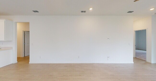 Building Photo - "Charming 3-Bed Oasis on Friendship Fountain Ave with 2 Full Baths and 1714 Sq Ft of Comfort!"