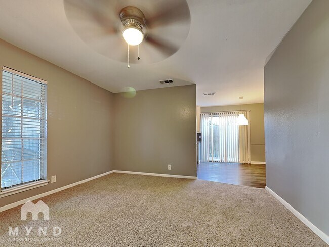 Building Photo - 1010 N Meadows Dr