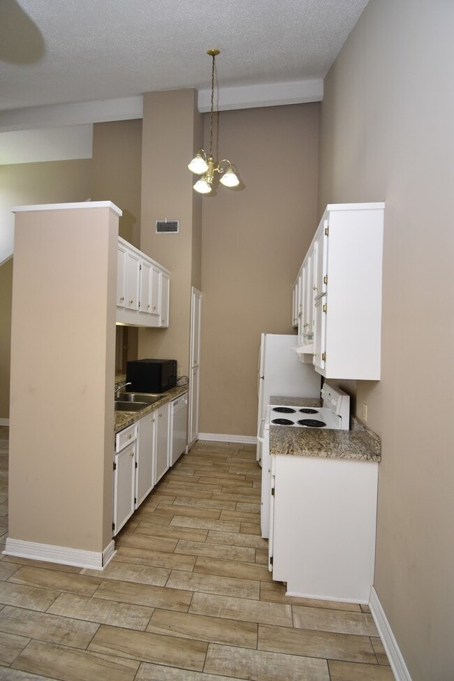 Building Photo - Lots of Updates with Granite Countertops