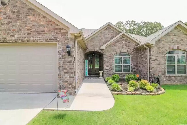 Primary Photo - 924 Millers Glen Dr