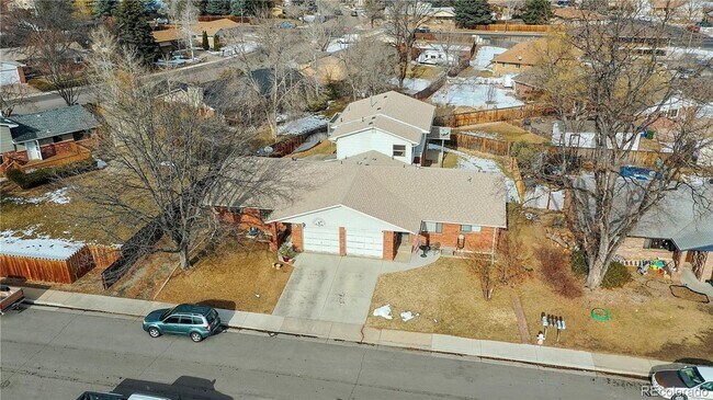 Building Photo - 2 Bedroom 2 Bath Townhome w/ large 2 car garage - Freshly remodeled - Available Now