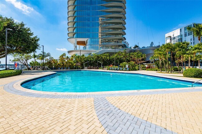 Building Photo - 2451 Brickell Ave