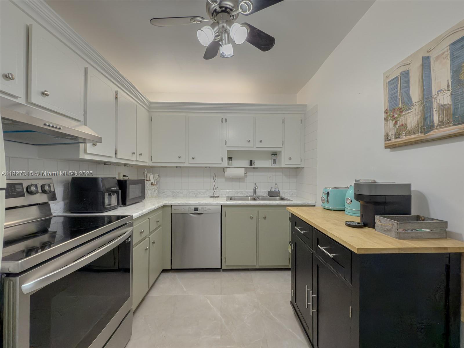 Building Photo - 250 181st Dr
