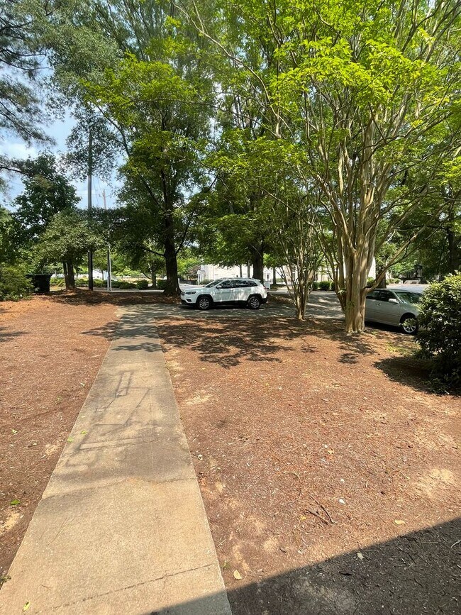 Building Photo - 900 Barringer Drive ~ Charming 2 Bedroom R...