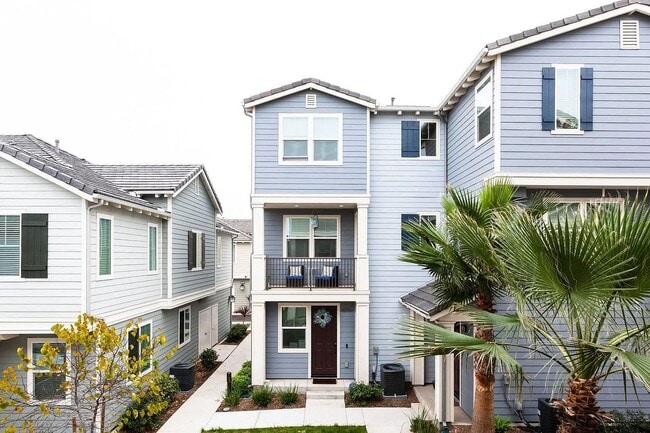 Building Photo - Upgraded everything, solar, beautiful beac...