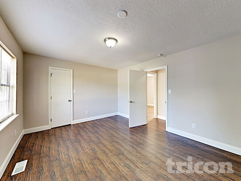 Building Photo - 5801 Leaf Ct