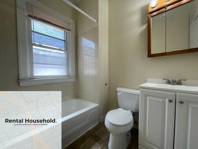 Building Photo - 5065-5067 Linsdale St.