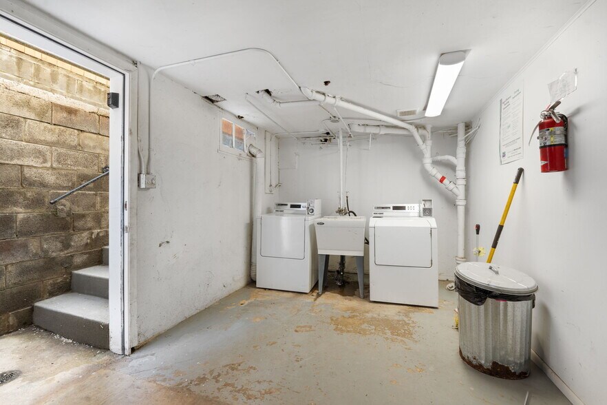 Building Photo - 2438 NE Killingsworth St.