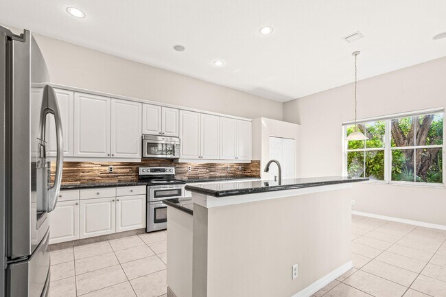 Building Photo - 1366 Crossbill Ct