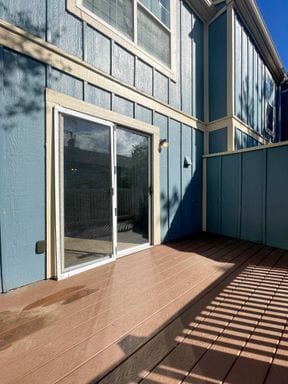 Building Photo - Beautiful 2-Bedroom Townhome in Aurora – Community POOL - Available NOW!