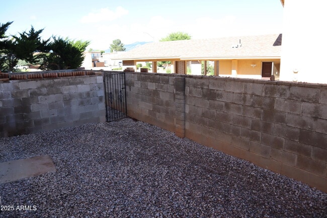 Building Photo - 4241 Plaza Oro Loma