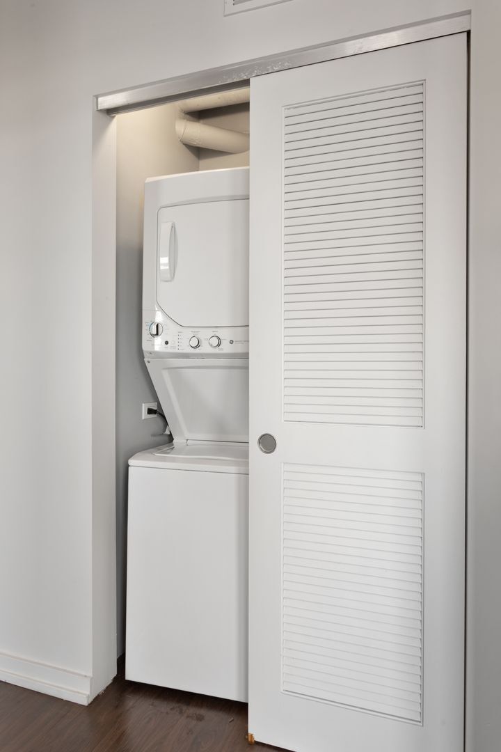 Building Photo - 4551 N Beacon St