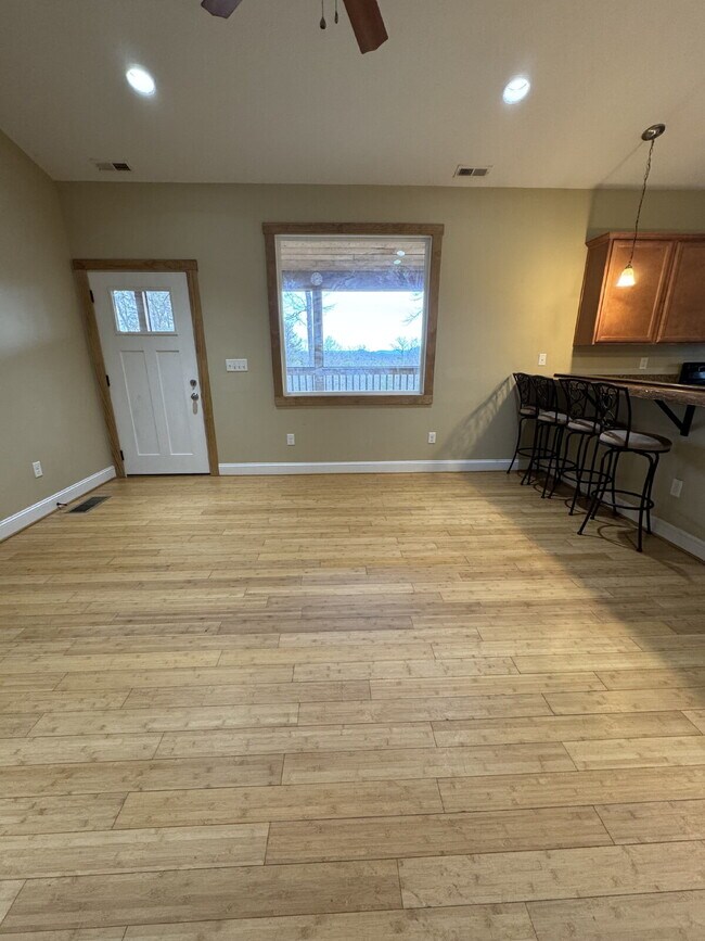 Building Photo - 156 Walnut Heights Ln