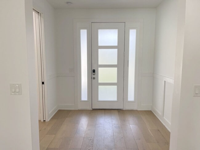Building Photo - Beautiful South Tampa 4BR/3BA Home with 2 ...