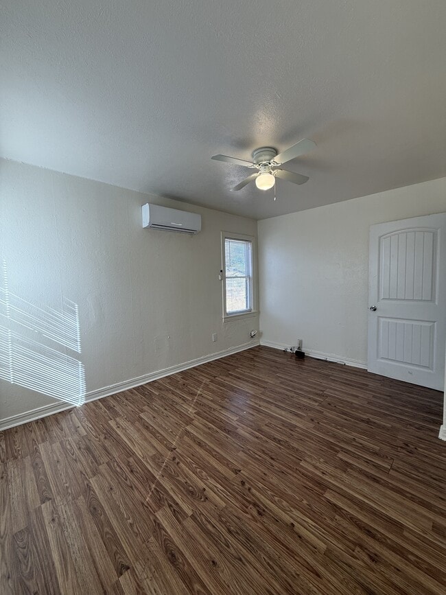 Building Photo - 114 Avenue V